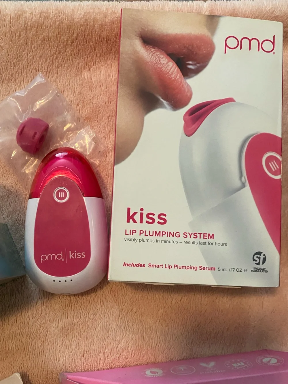 Kiss Lip Plumping Device - Hot Pink and White